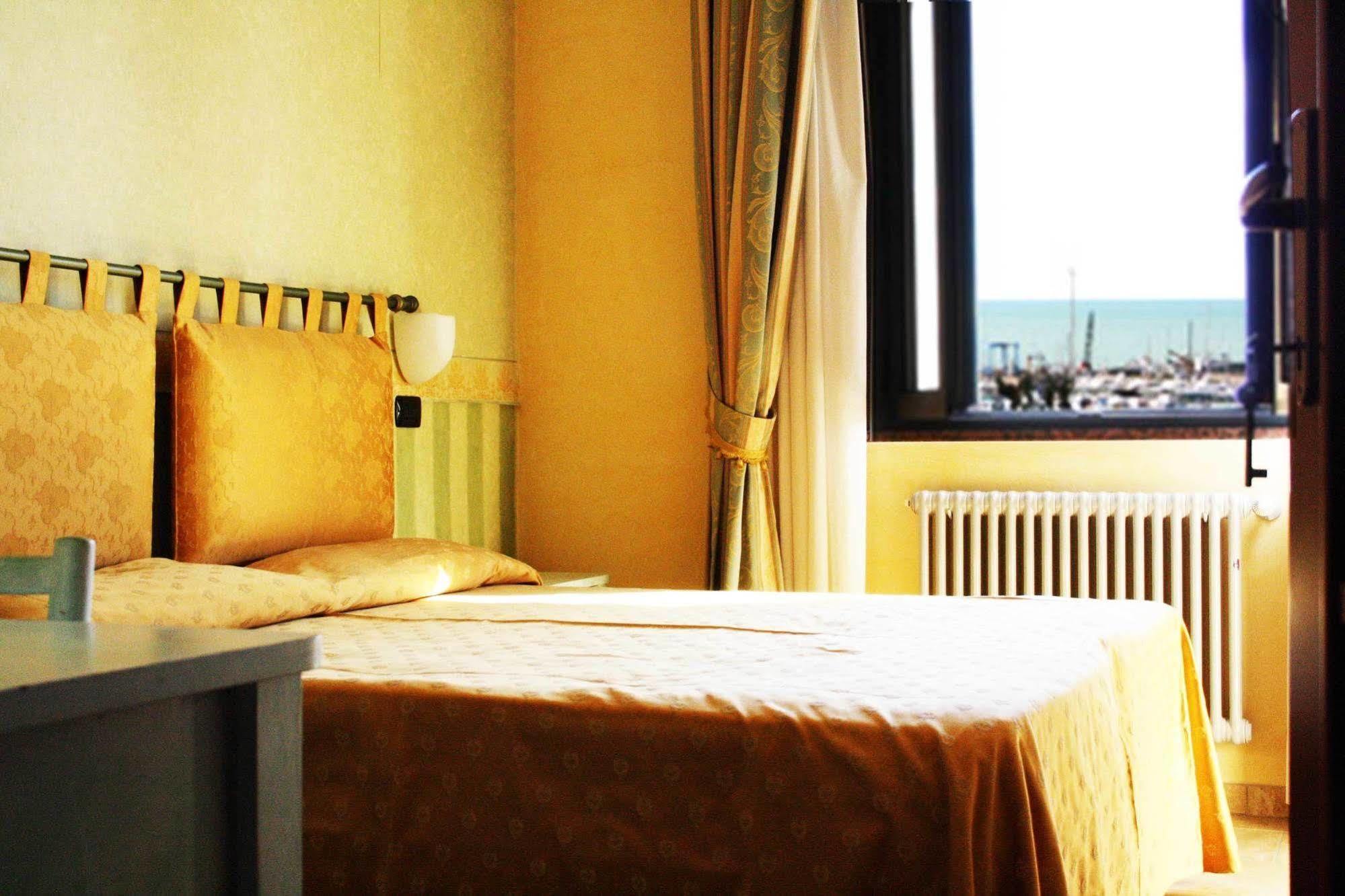 Hotel Beaurivage Senigallia Bagian luar foto